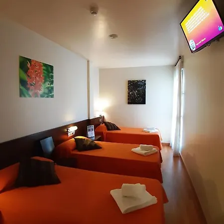 ゲストハウス Nirvana ポンフェラダ